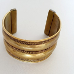 Goudkleurige slavenarmband